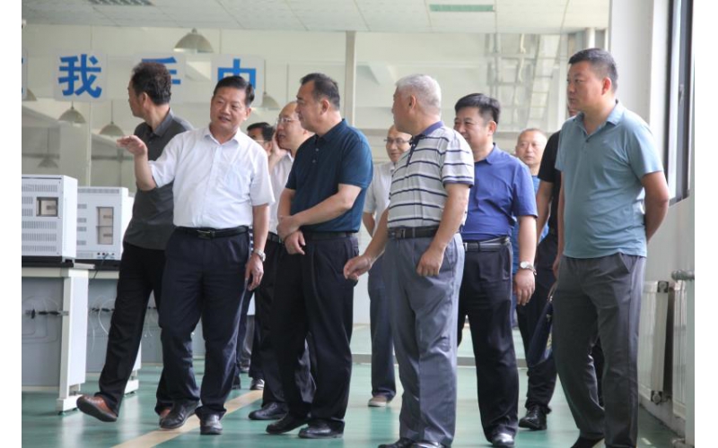 實(shí)施人才強(qiáng)企戰(zhàn)略   加速智能化制造   實(shí)現(xiàn)工業(yè)化轉(zhuǎn)型