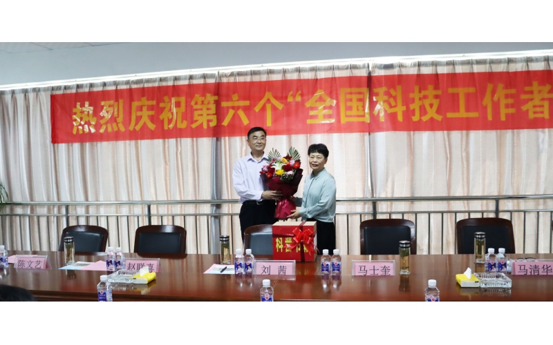 滕州市人大常委會副主任劉茜走訪慰問2022年“滕州最美科技工作者”王勇同志